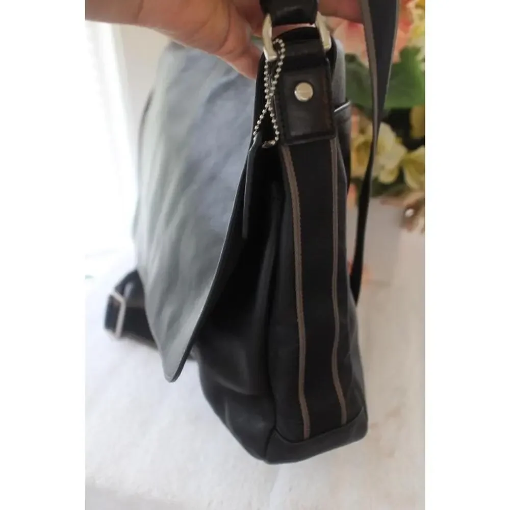 Z) COACH HERITAGE LEATHER MESSENGER (COACH F70556) SILVER/BLK (900